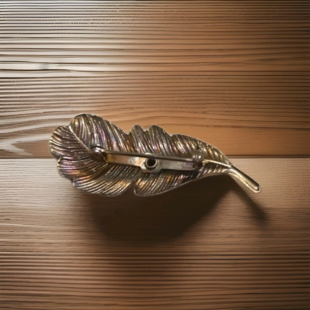 Vintage‎ Gold Tone Metal Green Stone Leaf Brooch Pin - Picture 2 of 2
